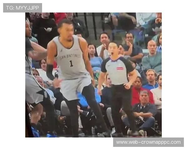 文班亚马利用挡拆制造错位拉开前场防守影响比赛节奏